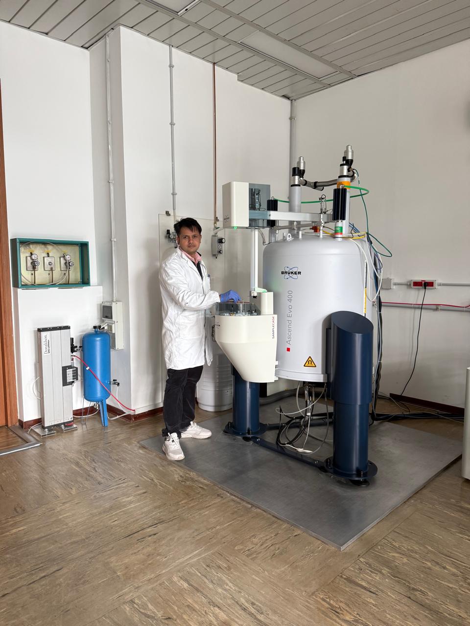 Dipak Paudel operating the Bruker Ascend Evo 400 NMR spectrometer at University of Trieste